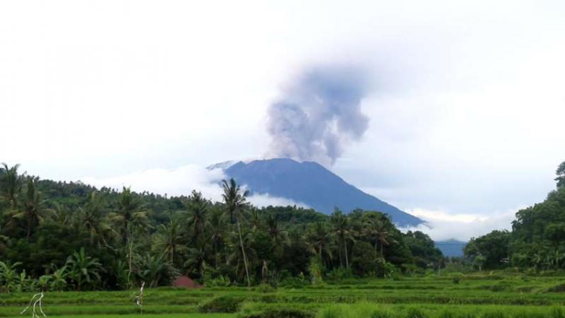 Gunung Agung Kembali Meletus PVMBG Ingatkan Pendaki Tidak Nekat | Bali ...